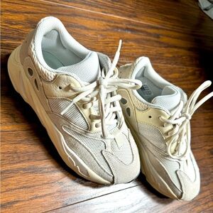 YEEZY boost 700 ‘analog’